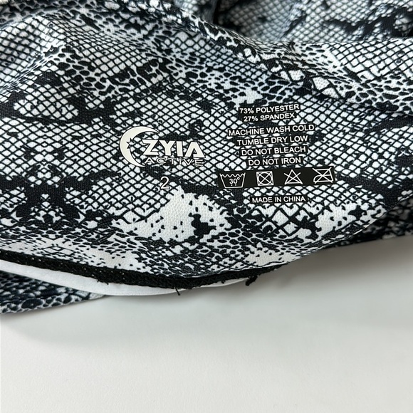 Zyia Active Cobra‎ Snakeskin Pocket Light n Tight Hi-Rise Capri Legging Size 2 - Picture 7 of 8